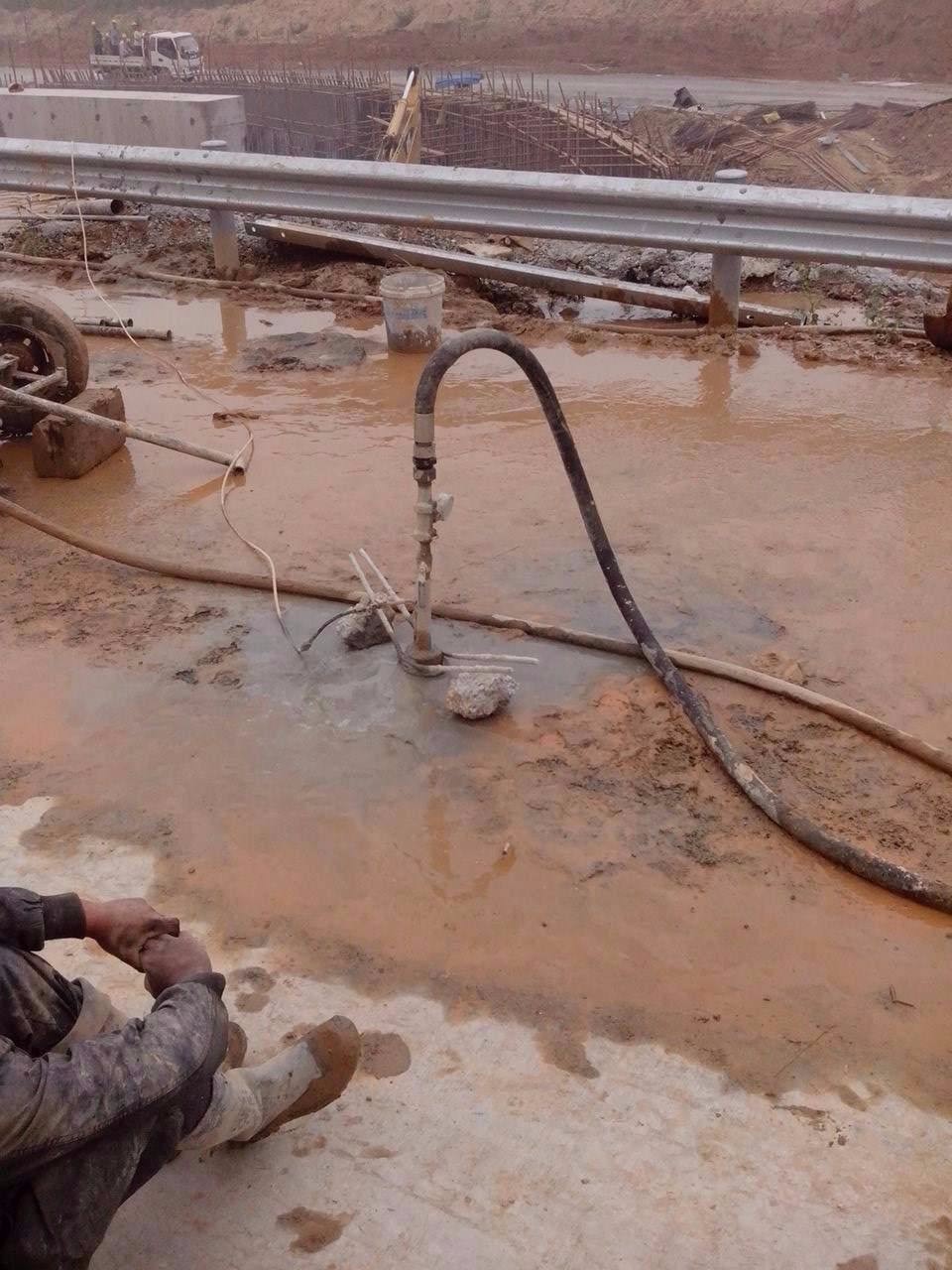 阿里路基压密注浆